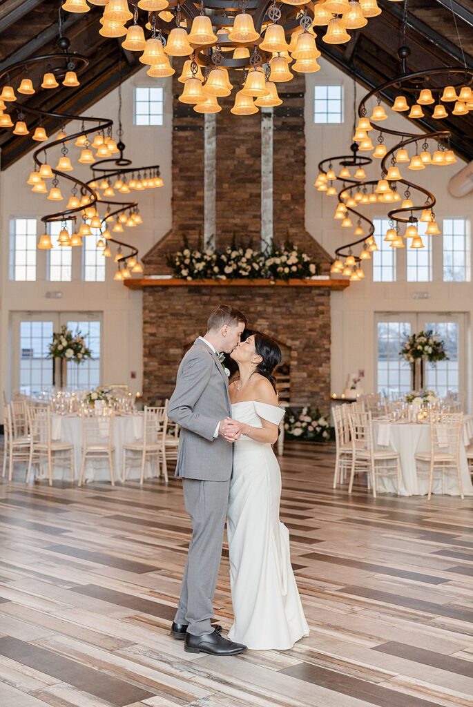 NJ spring wedding inspiration | Ryland Inn ; New Jersey wedding photographer, Ryland Inn wedding, Whitehouse Station wedding venue